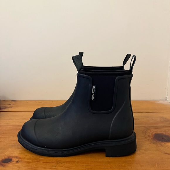 Merry People Bobbi Rain Boot. - Picture 4 of 5